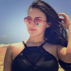 Meet your Posher, Elena